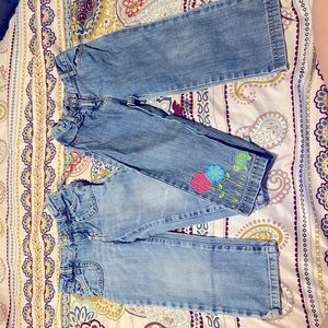 2T jeans in good condition brands are old navy & Gymboree